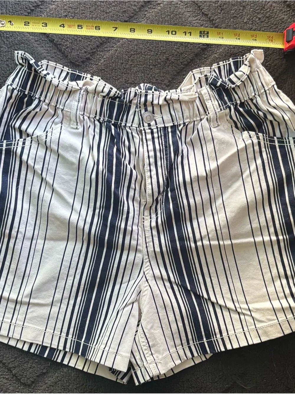 Time and Tru White Shorts Navy Vertical Candy Stripes Elastic Waistband Summer